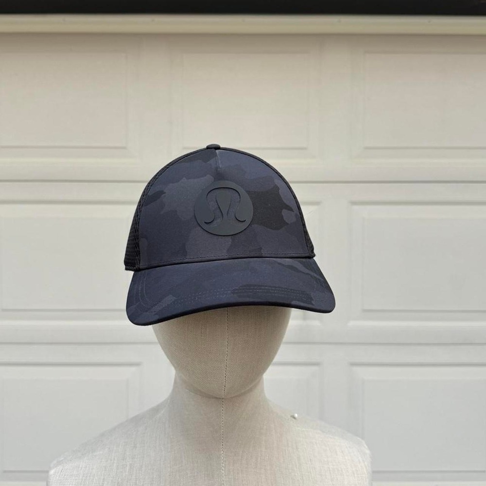 BLACK LULULEMON CAMO TRUCKER HAT